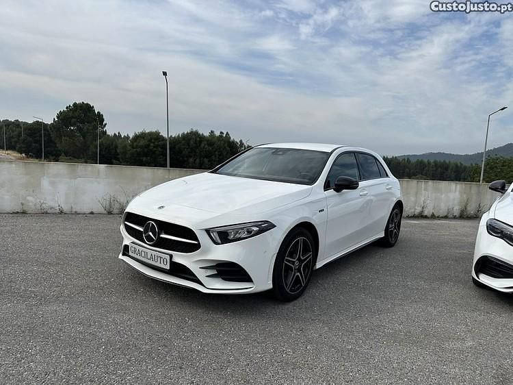 Branco Usado 2021 Mercedes A250 AMG Citadino | € 31.000 (Preço justo) - Imagem 1/1