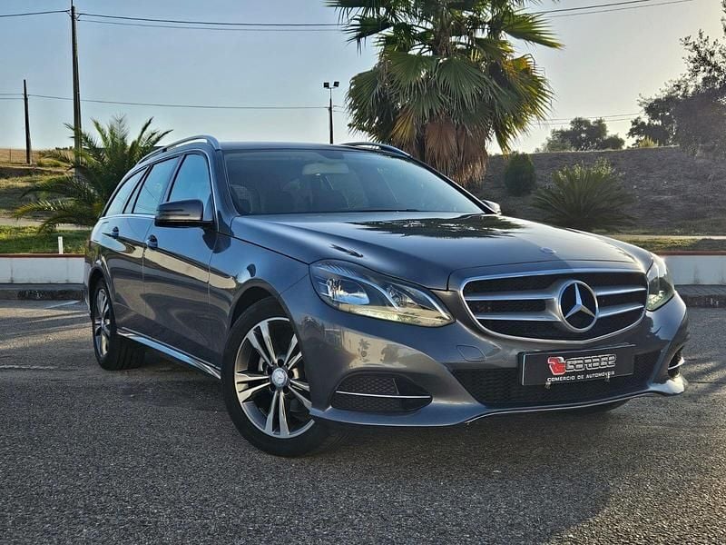 Cinza Usado 2016 Mercedes E220 Avantgarde Carrinha | € 21.900 - Imagem 1/4