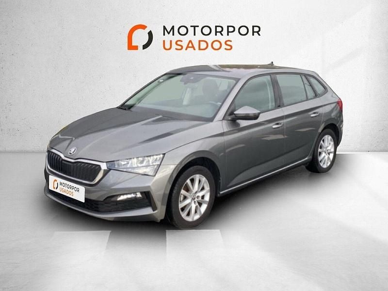 Cinza Usado 2022 Skoda Scala Ambition Citadino | € 14.490 (Preço justo) - Imagem 1/4