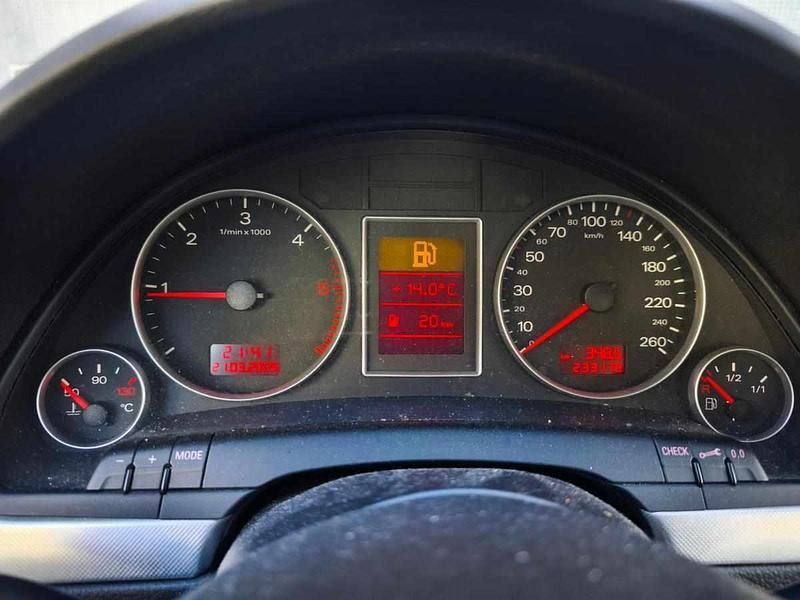 Usado Audi A4 140 HP (102 kW) 2006 Azul Sedan