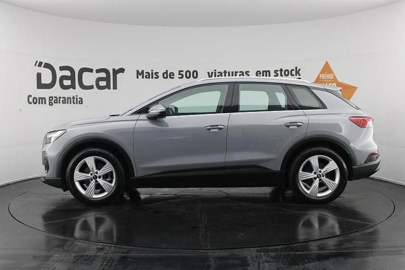 Usado Audi Q4 e-tron Business 125 kW (170 HP) 2023 Cinzento SUV