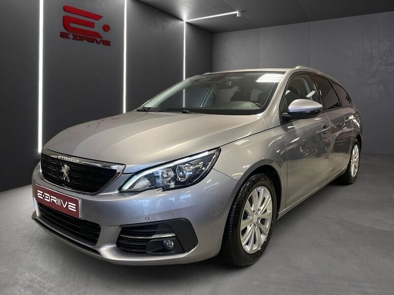 Cinza Usado 2020 Peugeot 308 Style Carrinha | € 14.980 (Preço justo) - Imagem 1/4