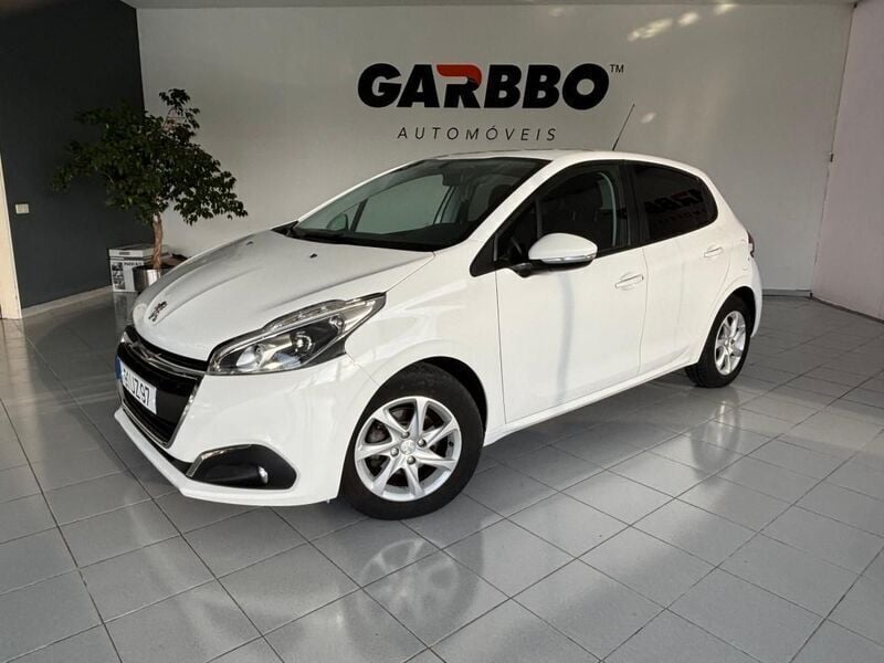 Branco Usado 2018 Peugeot 208 Active Citadino | € 12.950 (Preço justo) - Imagem 1/4