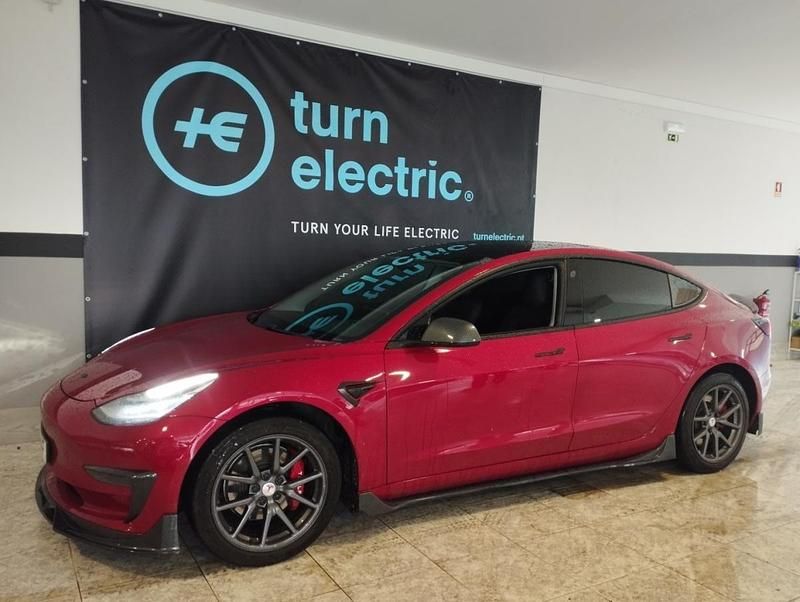 Vermelho Usado 2020 Tesla Model 3 Sedan | € 24.500 (Bom preço) - Imagem 1/4