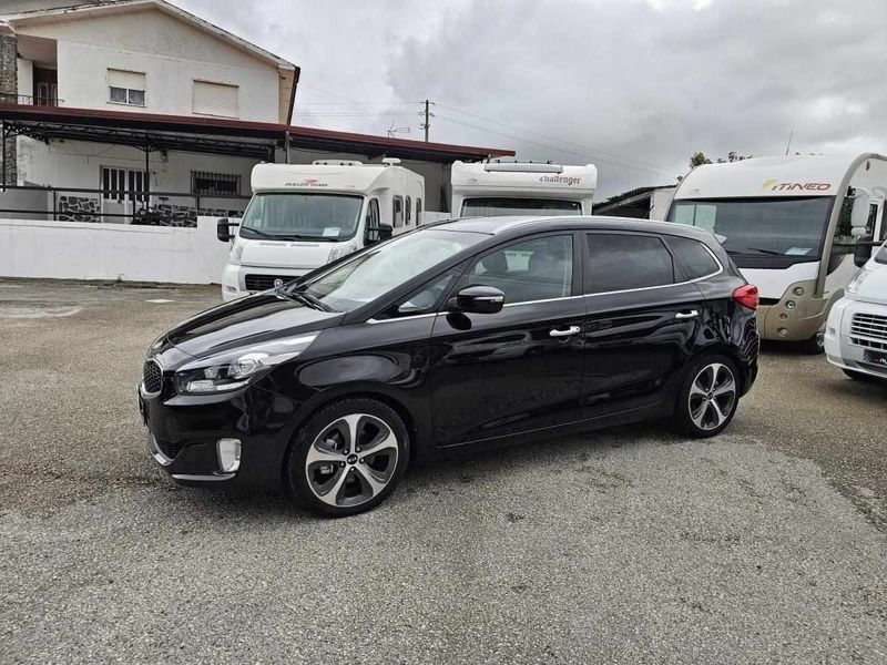 Cinzento Usado 2014 Kia Carens Monovolume | € 13.750 (Preço justo) - Imagem 1/4
