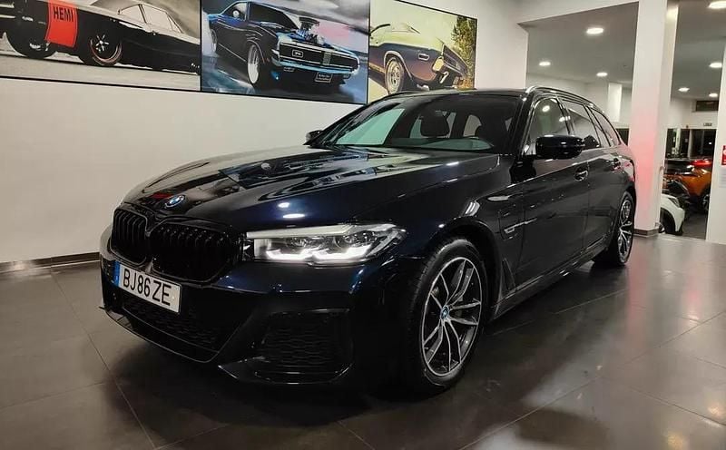 Azul escuro Usado 2024 BMW 530e Coupé | € 43.500 (Bom preço) - Imagem 1/4