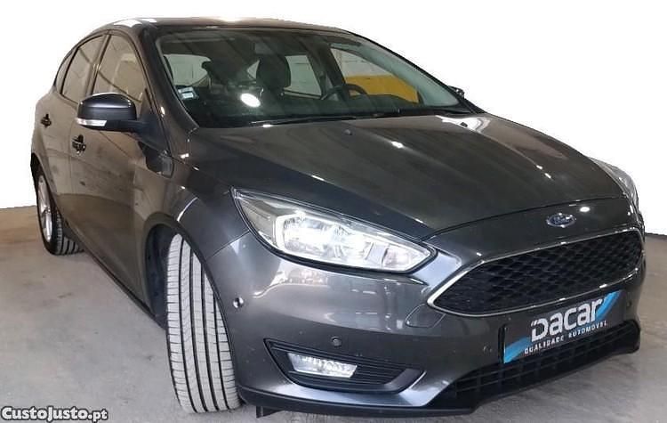 Cinza Usado 2016 Ford Focus Trend+ Citadino | € 10.999 (Preço justo) - Imagem 1/1