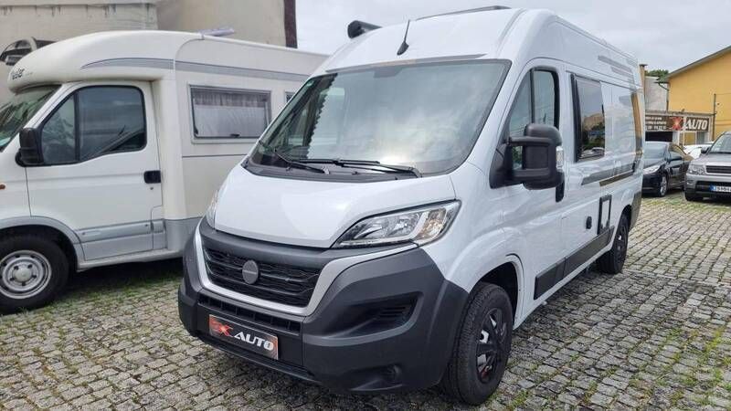 Branco Usado 2024 Fiat Ducato Van | € 55.500 - Imagem 1/4