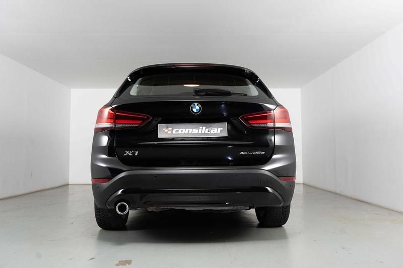 Usado BMW X1 Advantage 220 HP (161 kW) 2021 Preto SUV
