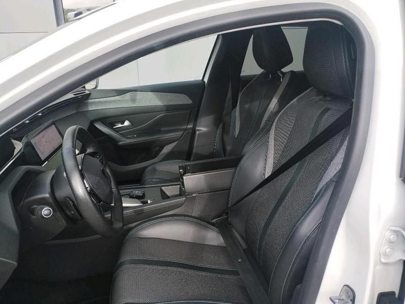 Usado Peugeot 308 Allure 130 HP (95 kW) 2023 Branco