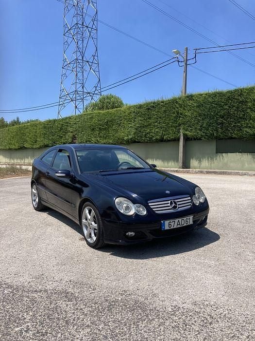 Usado 2005 Mercedes C220 Coupé | € 5.250 - Imagem 1/4