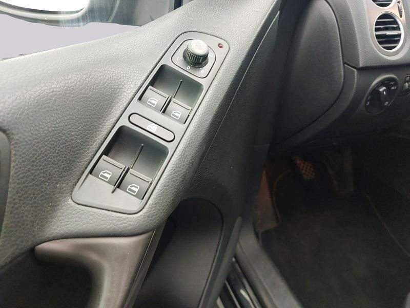 Usado VW Tiguan 150 HP (110 kW) 2008 Preto SUV