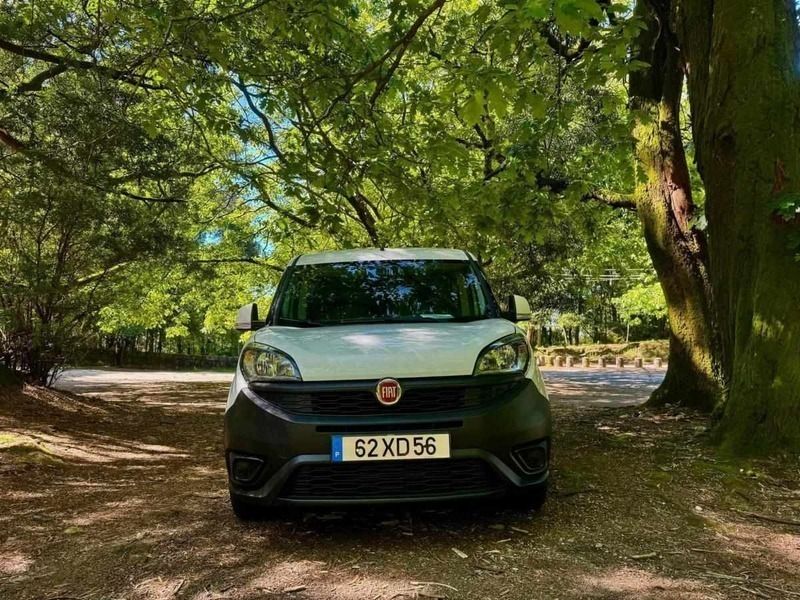 Branco Usado 2015 Fiat Doblò Monovolume | € 10.990 (Caro) - Imagem 1/4