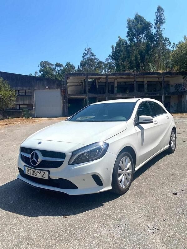 Branco Usado 2015 Mercedes A180 | € 13.990 (Bom preço) - Imagem 1/4