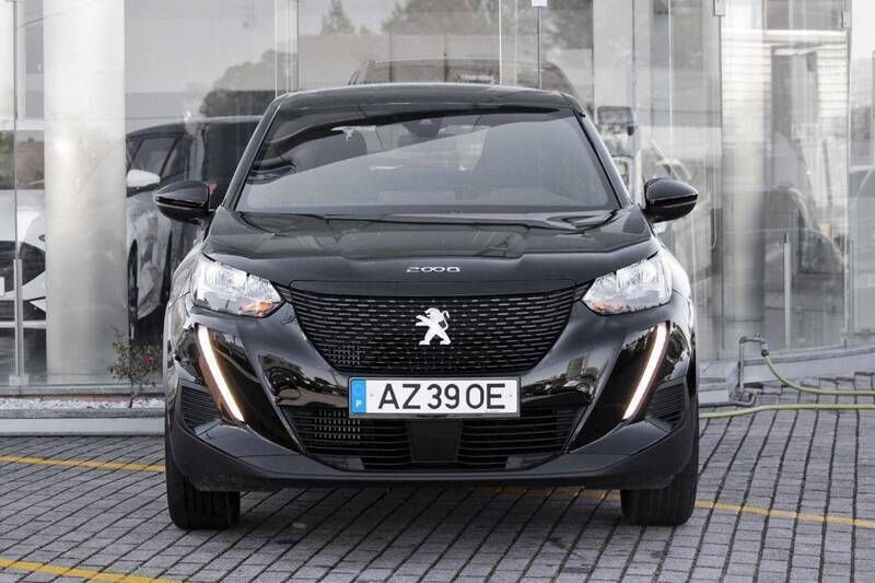 Usado Peugeot 2008 GT 130 HP (95 kW) 2023 Preto SUV