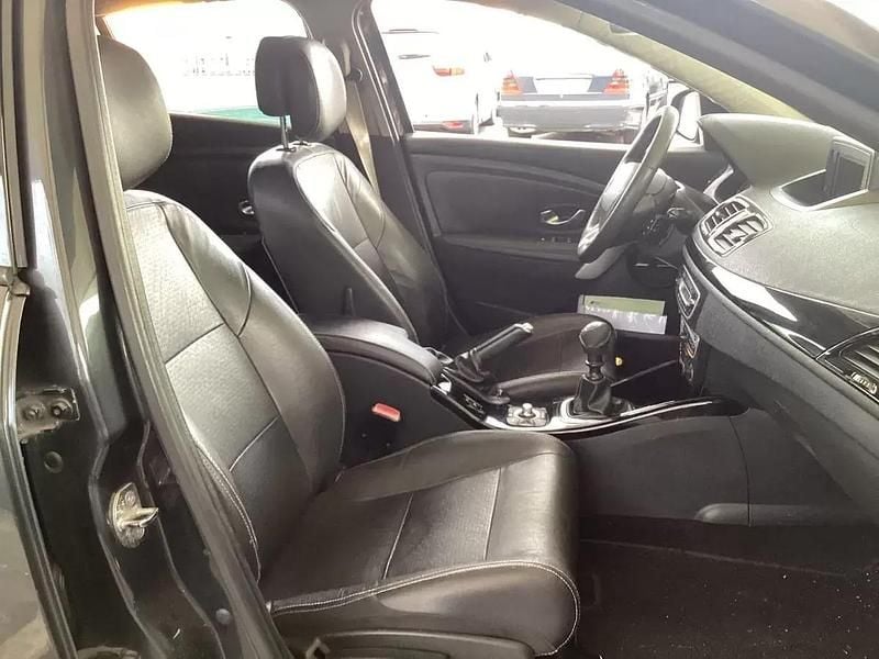 Usado Renault Mégane Coupé Bose Edition 110 HP (80 kW) 2011 Preto Coupé