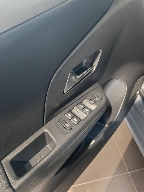 Usado Opel Corsa 75 HP (55 kW) 2023 Cinzento Citadino