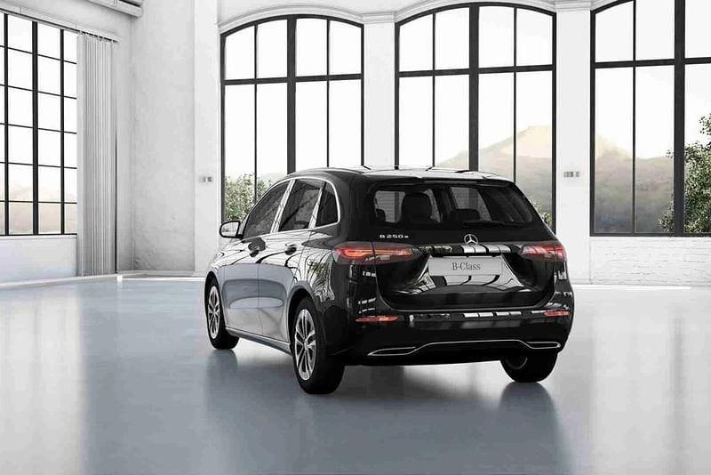 Preto Novo 2025 Mercedes B250e Monovolume | € 54.124 (Caro) - Imagem 1/4