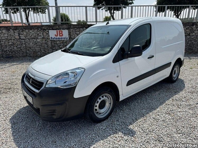 Branco Usado 2017 Peugeot Partner Premium Monovolume | € 12.350 (Bom preço) - Imagem 1/1