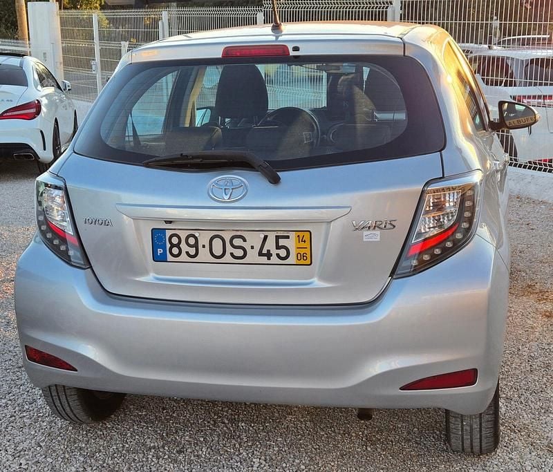 Usado Toyota Yaris Comfort 90 HP (66 kW) 2014 Cinza Citadino