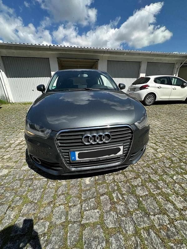 Cinzento Usado 2011 Audi A1 Citadino | € 8.000 (Bom preço) - Imagem 1/4