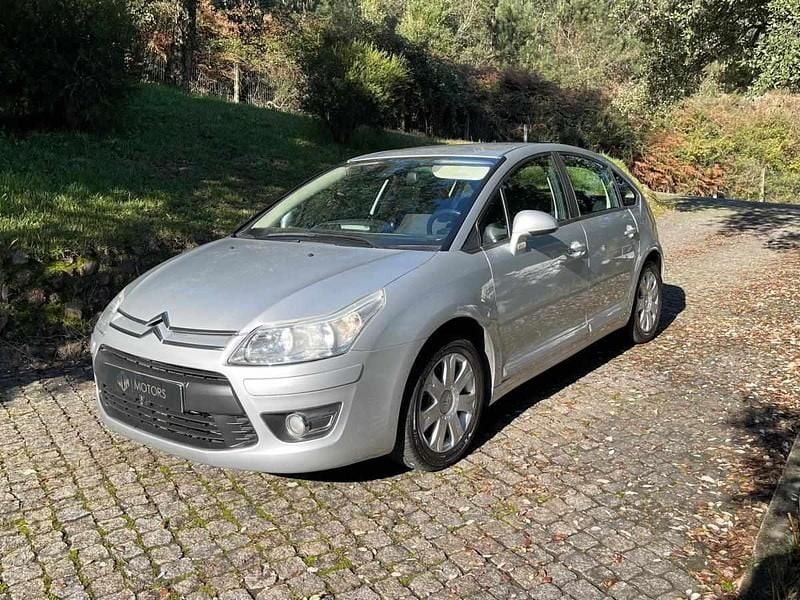 Cinzento Usado 2009 Citroën C4 Attraction | € 5.950 (Preço justo) - Imagem 1/4