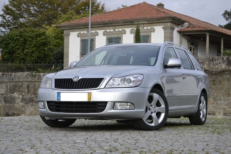 Cinzento Usado 2011 Skoda Octavia SportLine Carrinha | € 6.500 (Preço justo) - Imagem 1/4