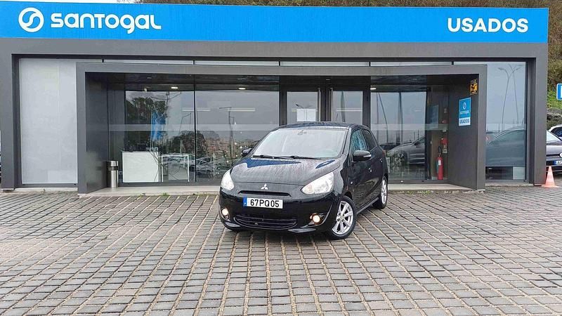 Usado Mitsubishi Space Star Intense 80 HP (58 kW) 2015 Preto