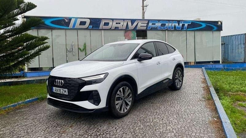 Usado Audi Q4 e-tron 150 kW (204 HP) 2022 Branco SUV