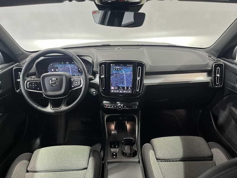 Usado Volvo XC40 163 HP (119 kW) 2025 Verde SUV