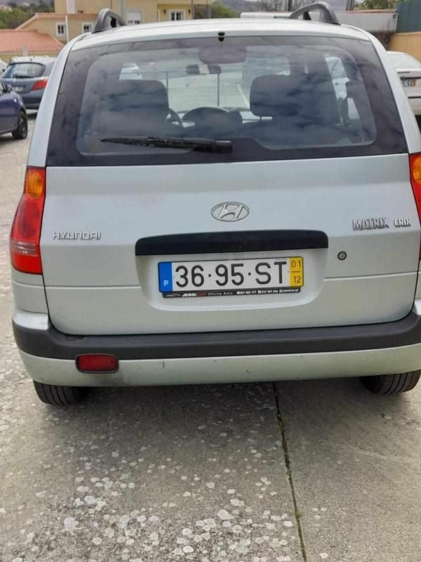 Usado Hyundai Matrix 82 HP (60 kW) 2001 Cinzento Monovolume