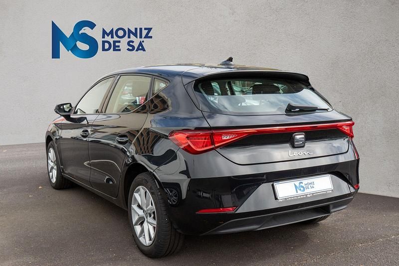 Usado Seat Leon Style 110 HP (80 kW) 2022 Preto