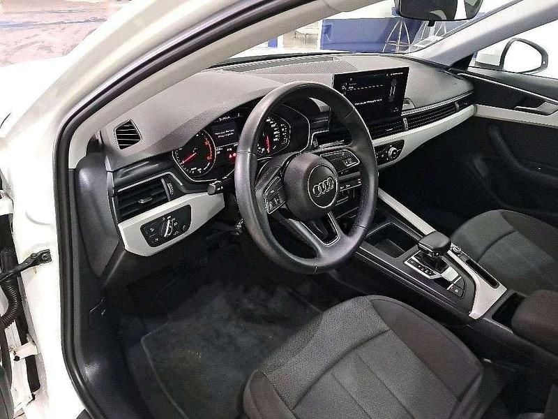 Usado Audi A4 163 HP (119 kW) 2022 Branco Sedan