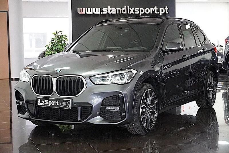 Cinza Usado 2020 BMW X1 Comfort Edition SUV | € 31.990 - Imagem 1/4