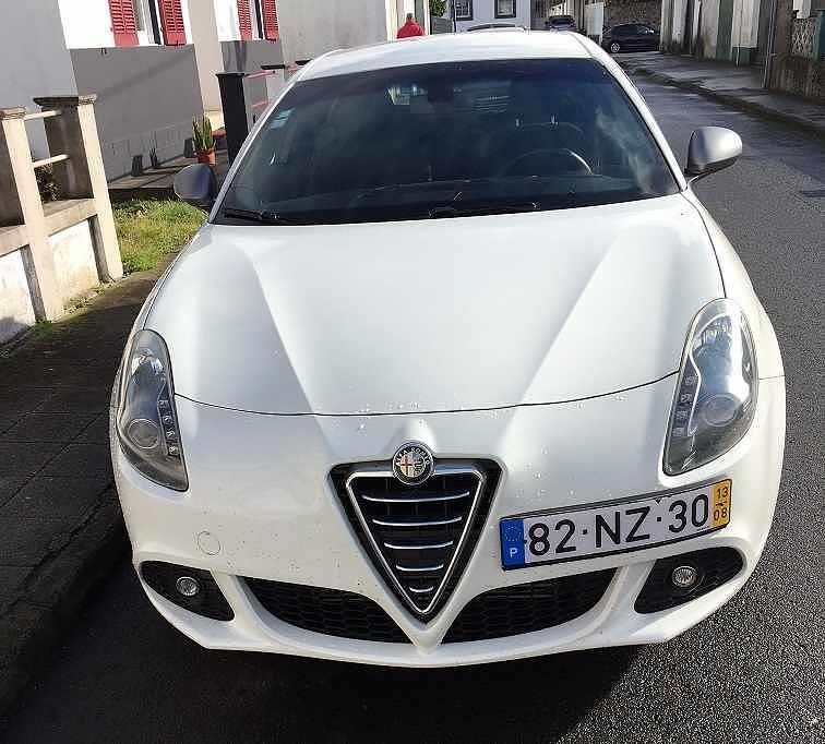 Branco Usado 2013 Alfa Romeo Giulietta Citadino | € 5.000 - Imagem 1/4