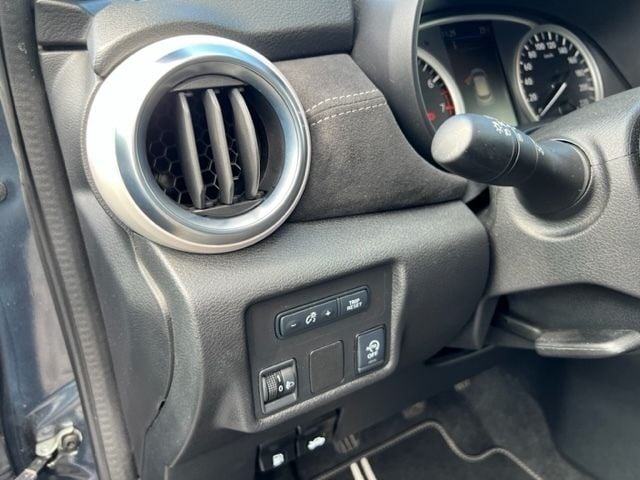 Usado Nissan Micra S 100 HP (73 kW) 2020 Cinzento Citadino