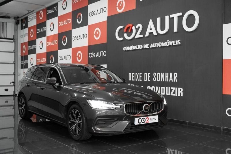 Cinza Usado 2022 Volvo V60 Momentum Carrinha | € 36.900 (Preço justo) - Imagem 1/4