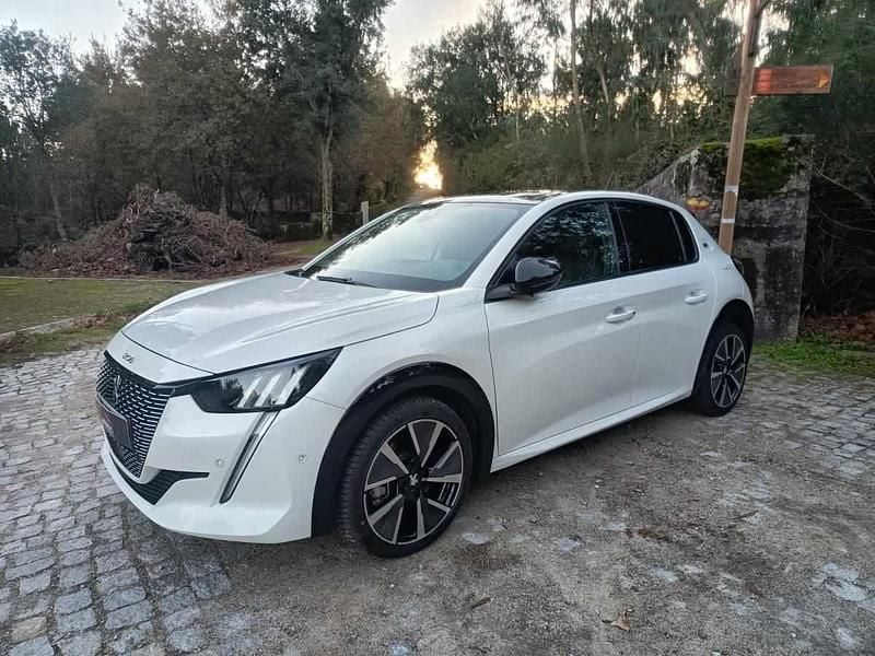 Branco Usado 2021 Peugeot e-208 Citadino | € 17.400 (Preço justo) - Imagem 1/4