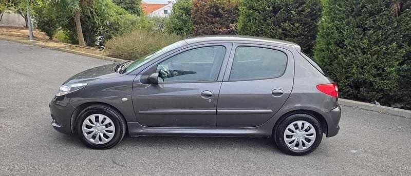 Usado Peugeot 206 68 HP (50 kW) 2010 Cinzento Citadino