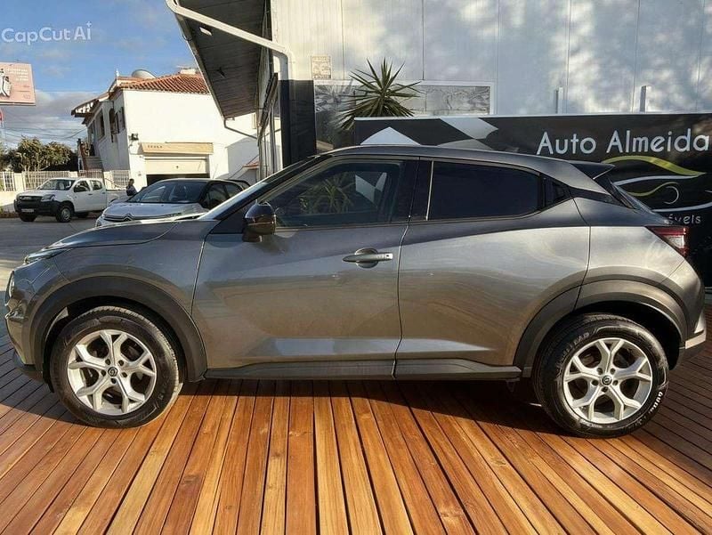 Usado Nissan Juke N-Connecta 114 HP (83 kW) 2021 Cinza SUV