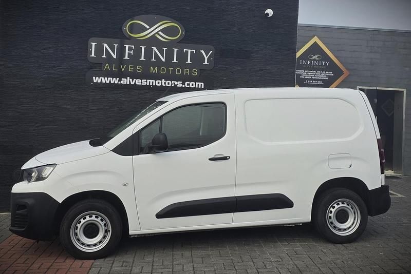 Branco Usado 2021 Peugeot Partner Van | € 14.500 (Preço justo) - Imagem 1/4