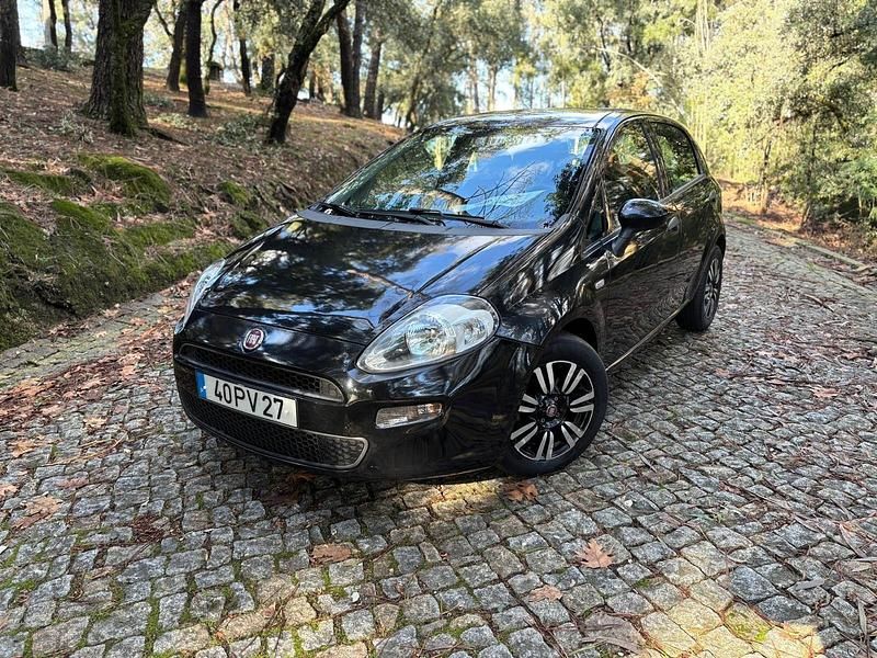 Preto Usado 2015 Fiat Punto Citadino | € 6.990 (Preço justo) - Imagem 1/4