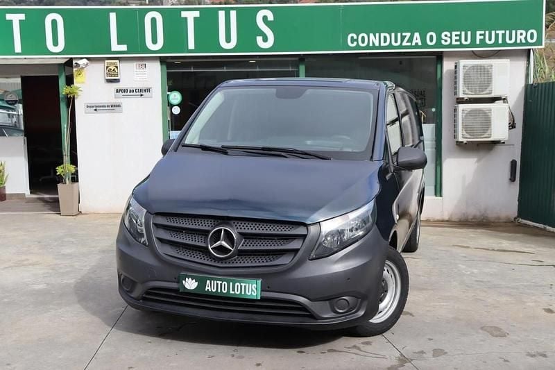 Azul Usado 2021 Mercedes Vito Sedan | € 22.970 - Imagem 1/4