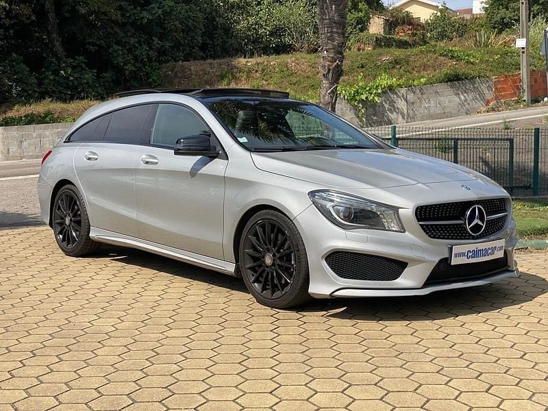 Cinza Usado 2015 Mercedes CLA220 AMG line Sedan | € 21.250 - Imagem 1/4
