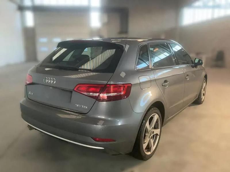Usado Audi A3 Sport 116 HP (85 kW) 2019 Cinzento Sedan