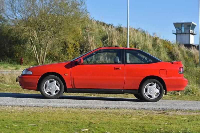 Usado Hyundai S-Coupe 116 HP (85 kW) 1995 Vermelho Coupé