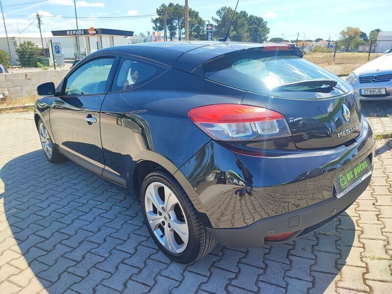 Usado Renault Mégane Coupé Dynamique 110 HP (80 kW) 2009 Preto Coupé