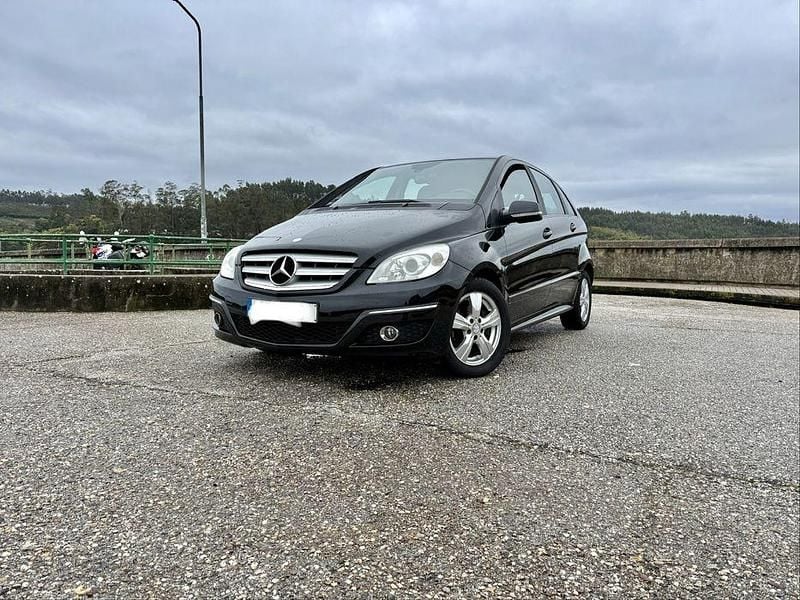 Usado Mercedes B180 109 HP (80 kW) 2009 Monovolume