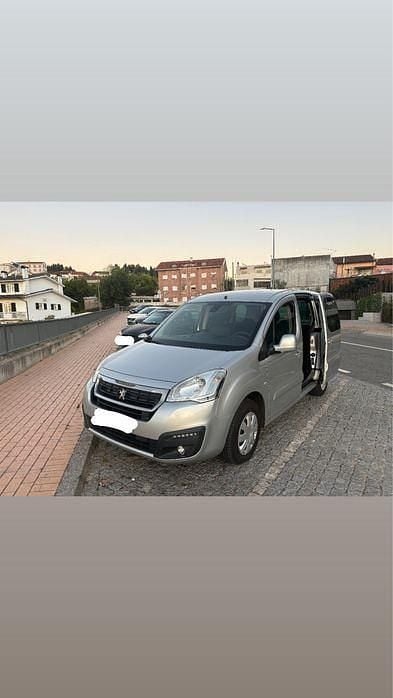 Usado 2017 Peugeot Partner Monovolume | € 12.500 (Caro) - Imagem 1/4