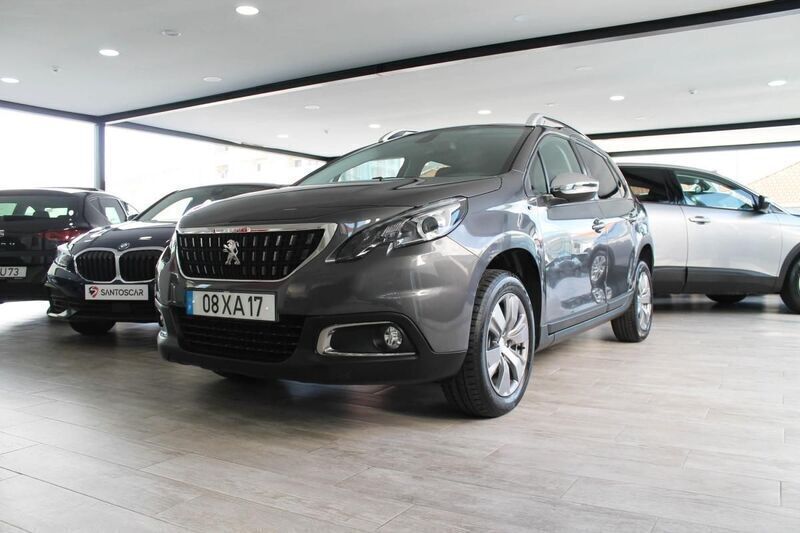 Cinzento Usado 2019 Peugeot 2008 Style SUV | € 14.900 (Bom preço) - Imagem 1/4